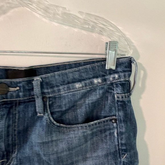 Vince Mason Relaxed Short in Wrecked Wash - Picture 12 of 13